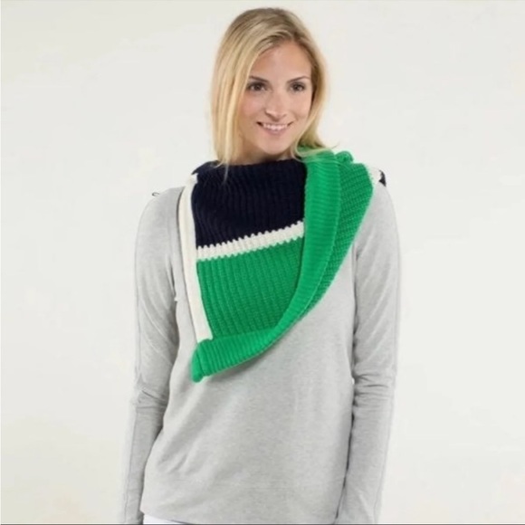 Lululemon falling Freely Color Block Neck Warmer - Picture 4 of 5